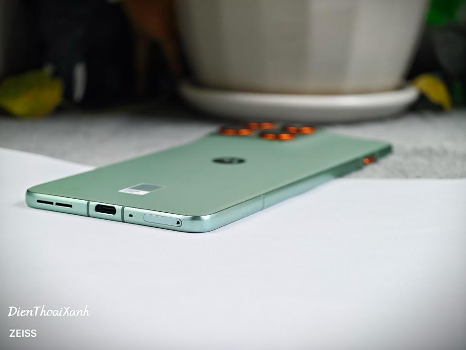 Motorola X70 Air 12/256G - 99935-duoc-ban-tai-Điện Thoại Xanh