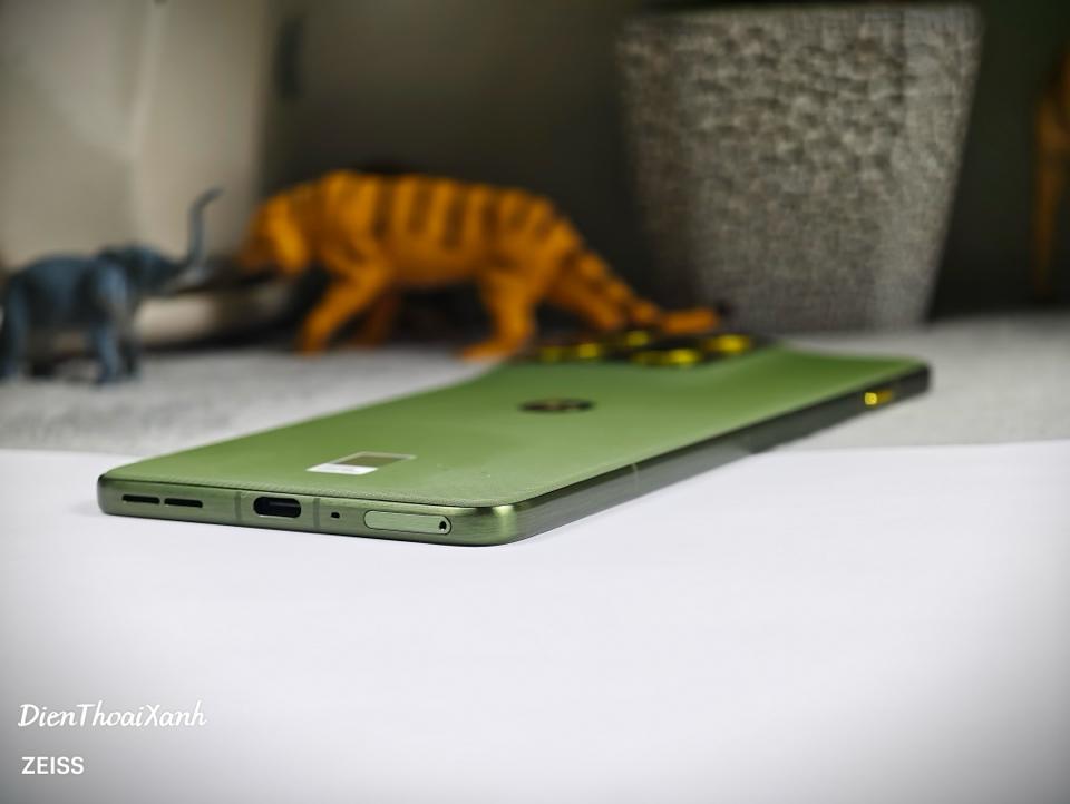 Moto X70 Air 12/256G - 93290-duoc-ban-tai-Điện Thoại Xanh