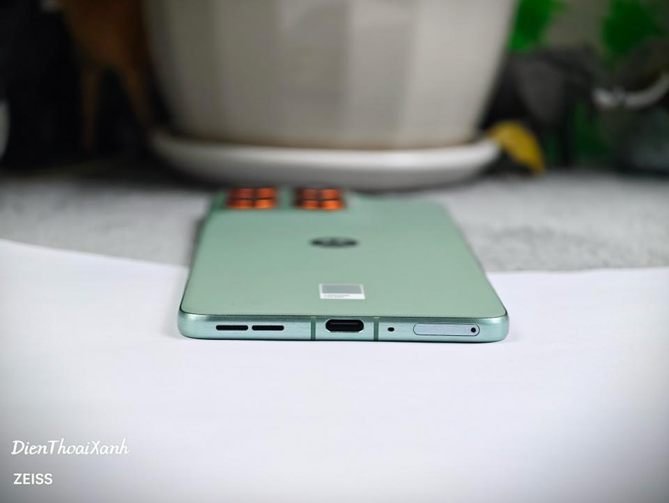 Motorola X70 Air 12/256G - 99935-duoc-ban-tai-Điện Thoại Xanh