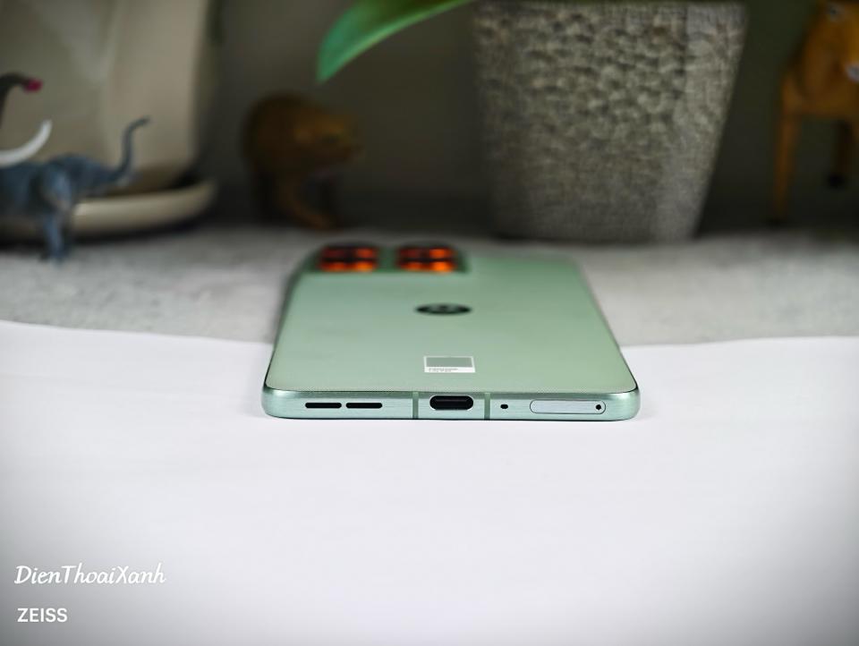 Moto X70 Air 12/256G - 26256-duoc-ban-tai-Điện Thoại Xanh