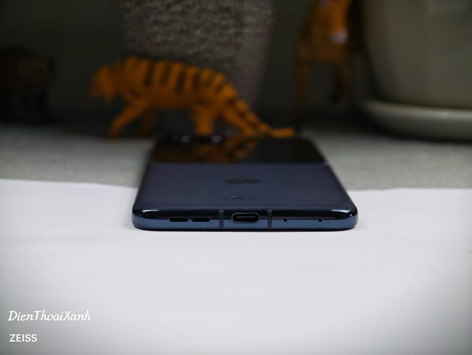 Moto Razr 50 Ultra 12/256G - 63155-duoc-ban-tai-Điện Thoại Xanh