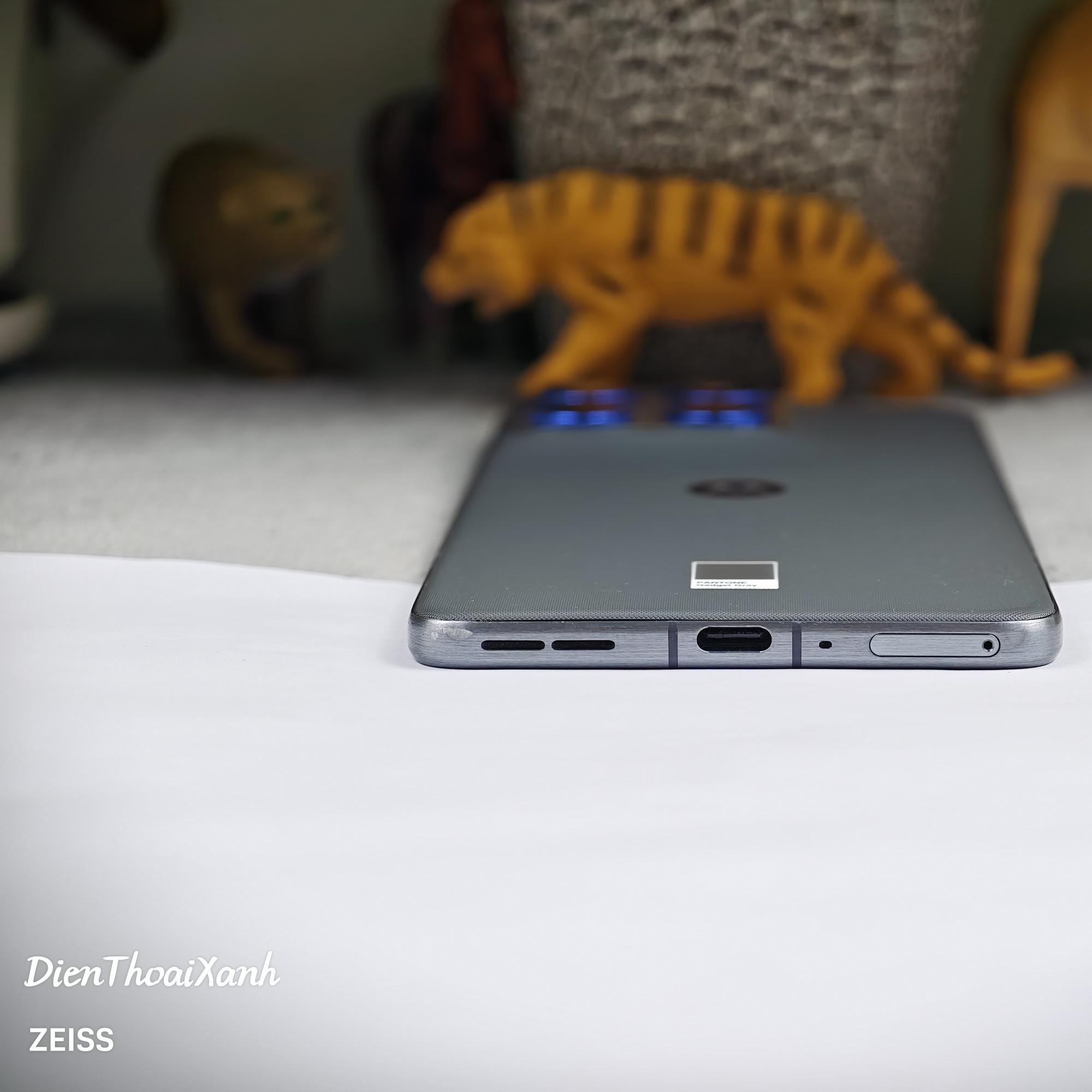 Moto X70 Air 12/256G - 63459-duoc-ban-tai-Điện Thoại Xanh