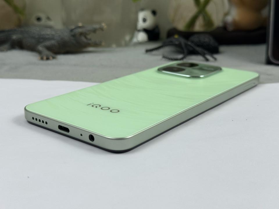 IQOO Z9x 8/128G - 69096-duoc-ban-tai-Điện Thoại Xanh