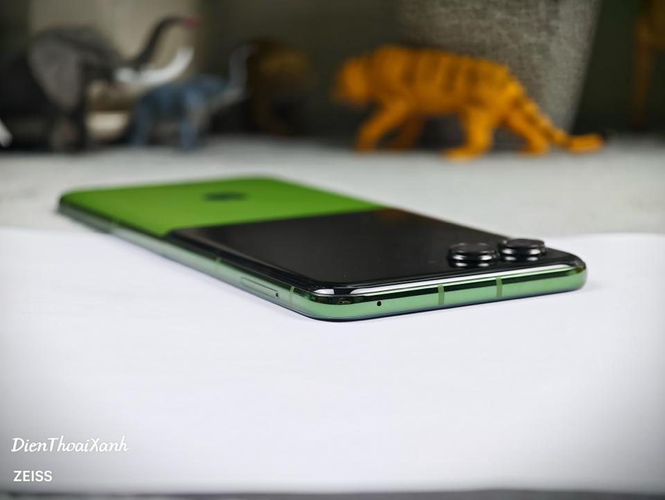 Moto Razr 50 Ultra 12/512G - 19459-duoc-ban-tai-Điện Thoại Xanh