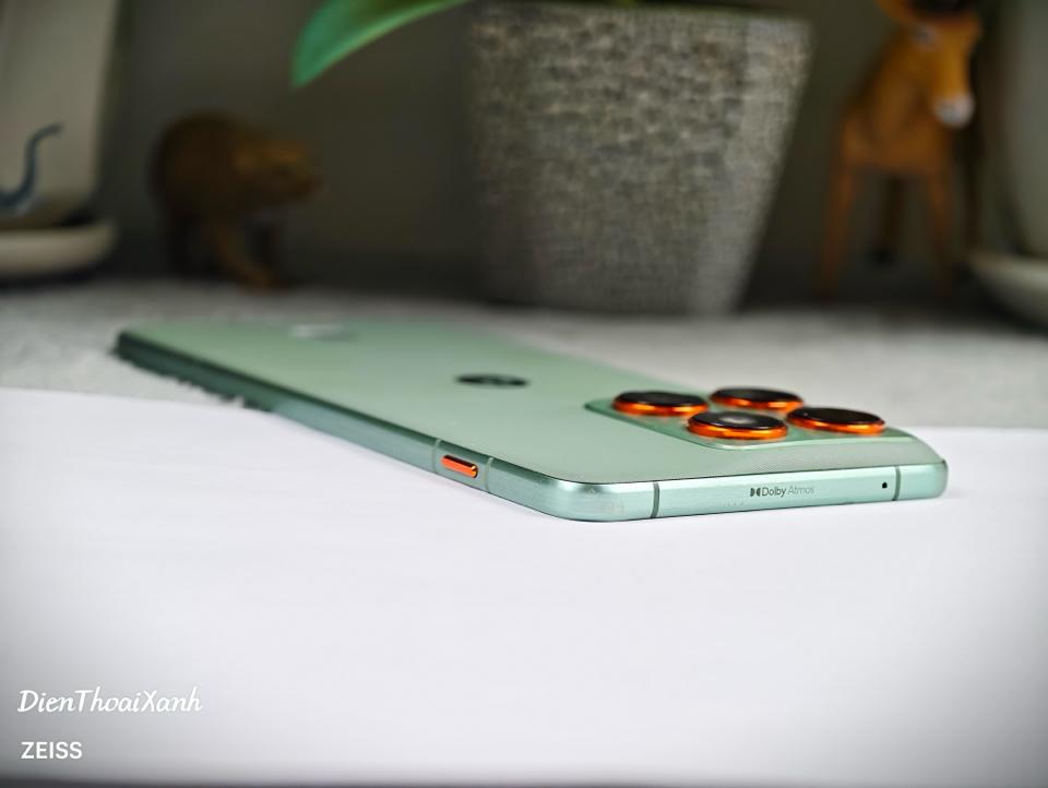 Moto X70 Air 12/256G - 26256-duoc-ban-tai-Điện Thoại Xanh