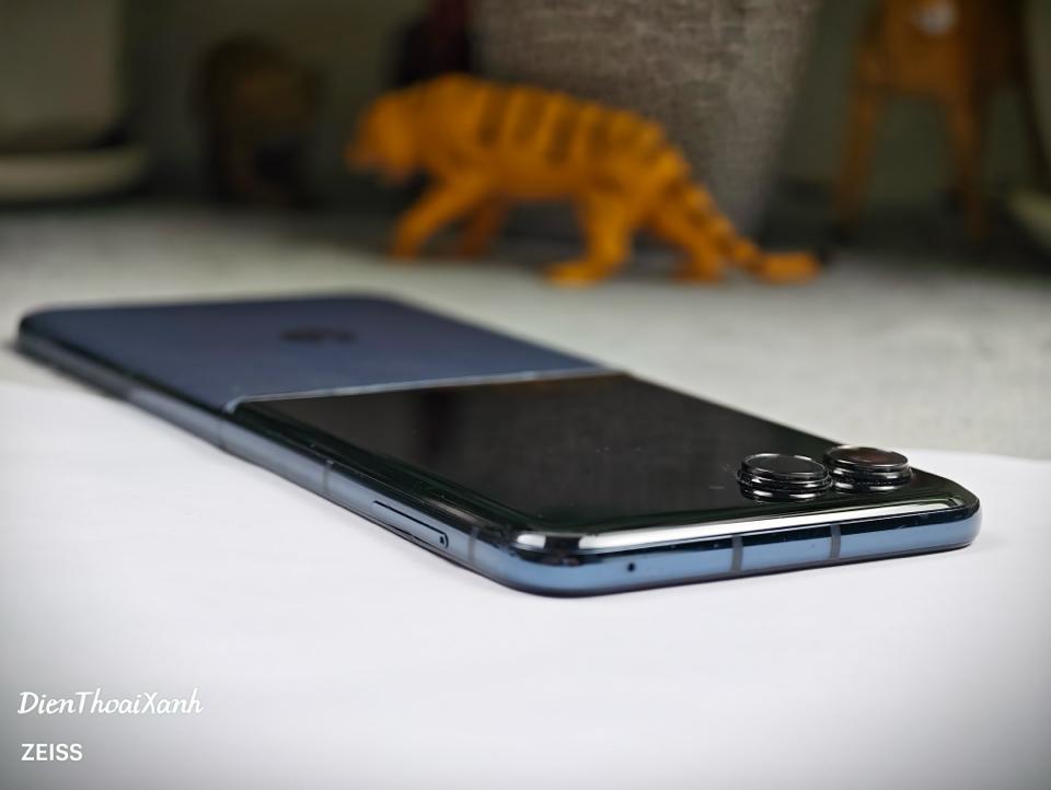 Moto Razr 50 Ultra 12/256G - 49784-duoc-ban-tai-Điện Thoại Xanh