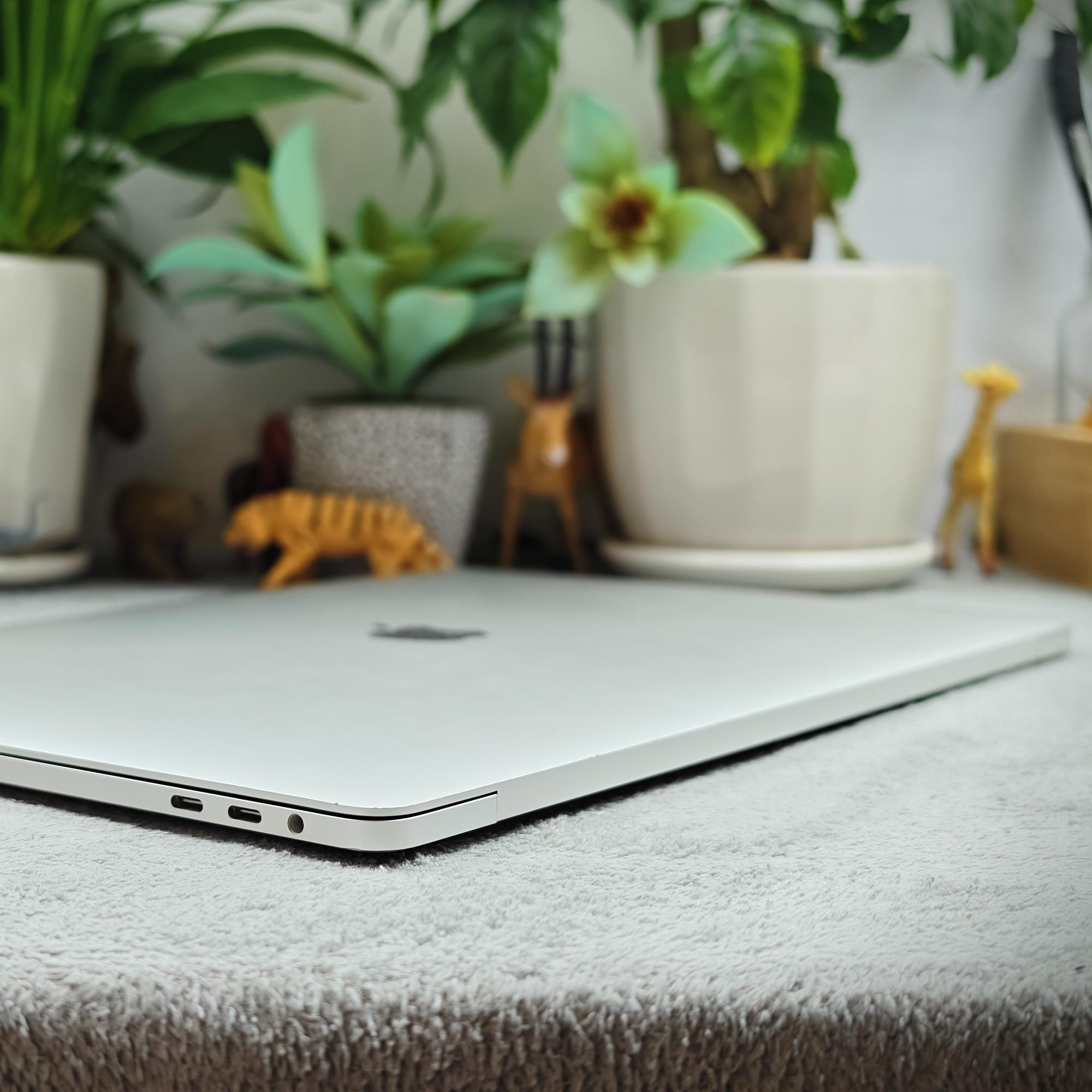 Macbook Pro 15 2018 16/256G - YJG5L-duoc-ban-tai-Điện Thoại Xanh