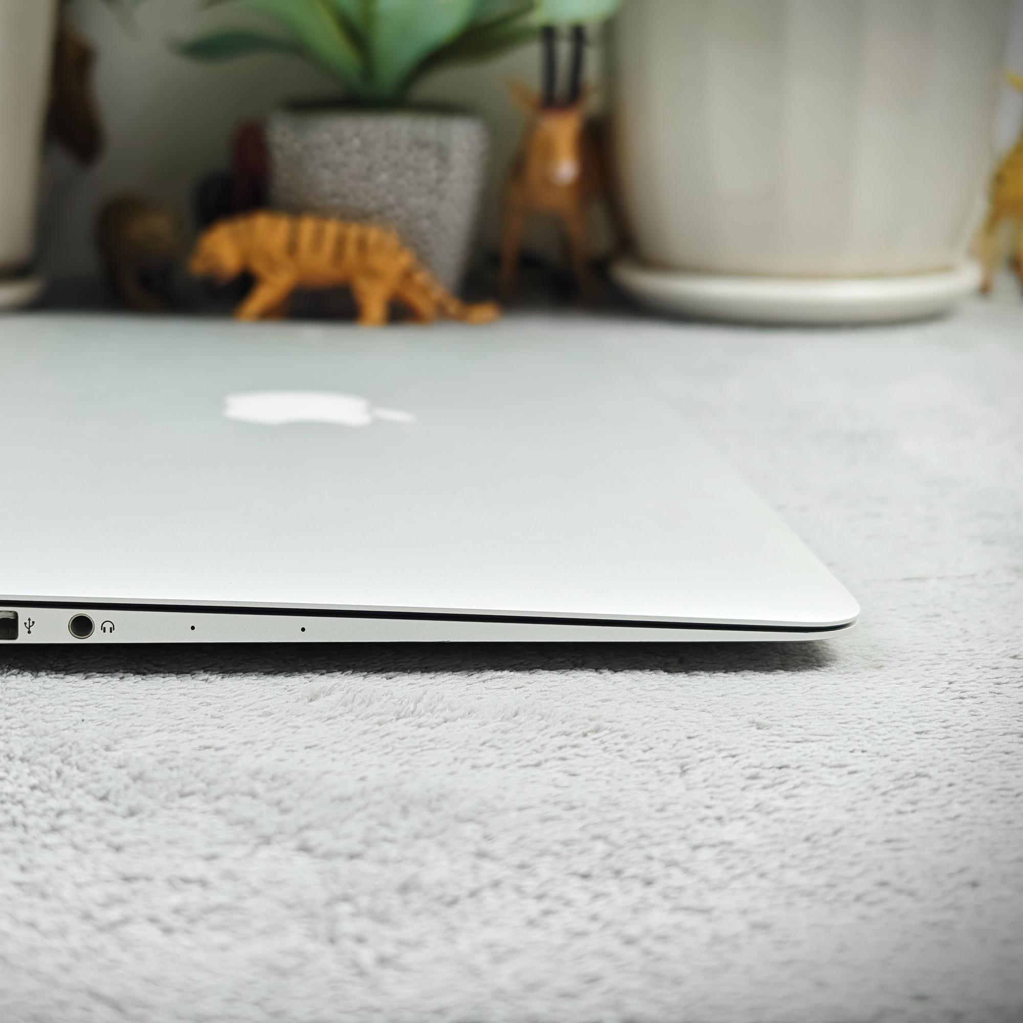 Macbook Air 11 2014 4/128G -EG083-duoc-ban-tai-Điện Thoại Xanh