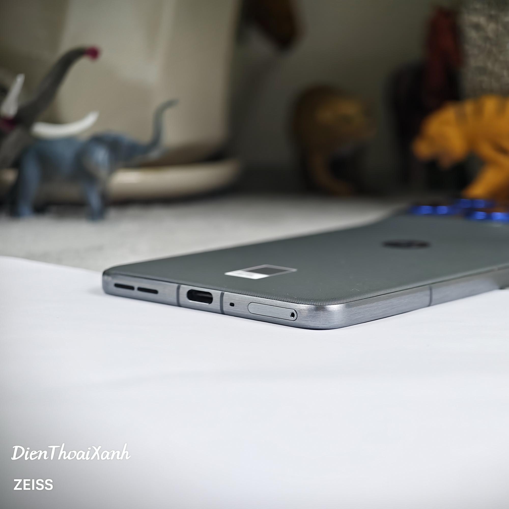 Moto X70 Air 12/256G - 63459-duoc-ban-tai-Điện Thoại Xanh