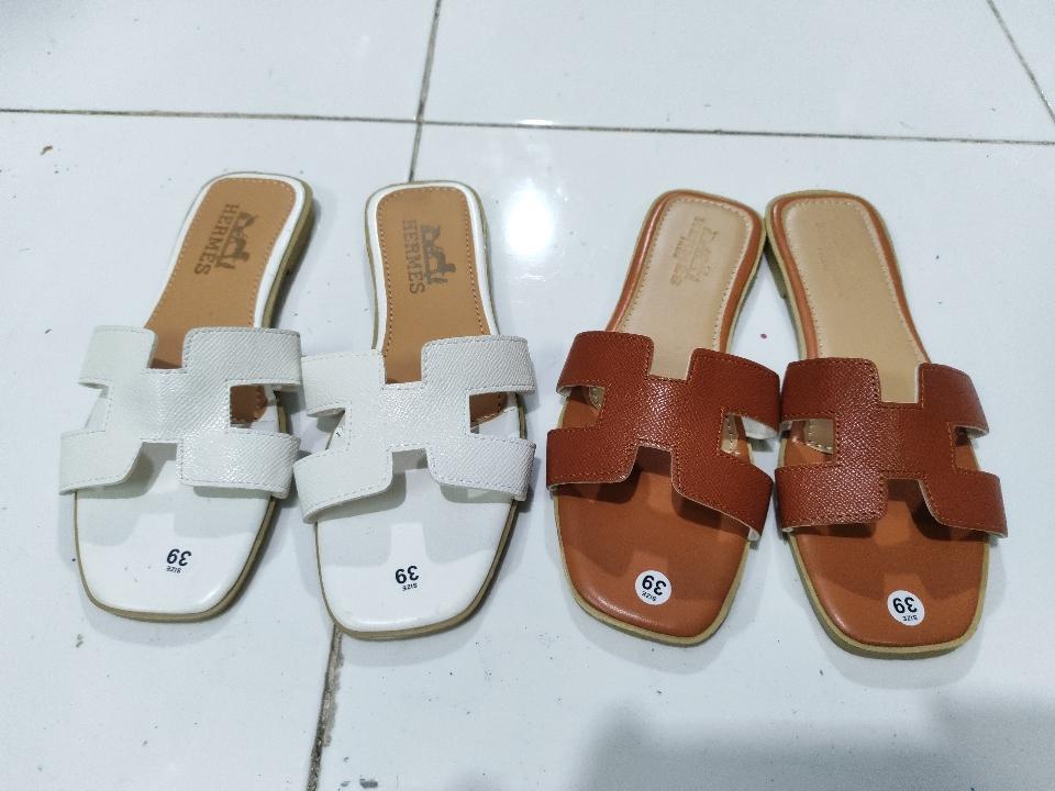 Chữ H-duoc-ban-tai-Shop giày dép An Phước