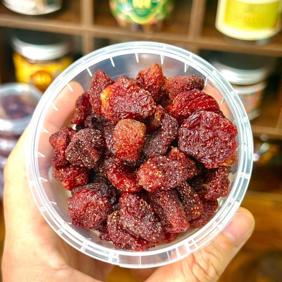 Mứt dâu tây 🍓 -duoc-ban-tai-Dziễm Hương - Tiệm tạp hoá giấc mơ