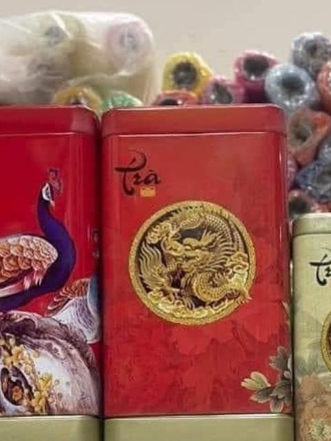 Lon trà đỏ rồng vàng -duoc-ban-tai-Phụ kiện Hoa - Tráp Song Hỷ 