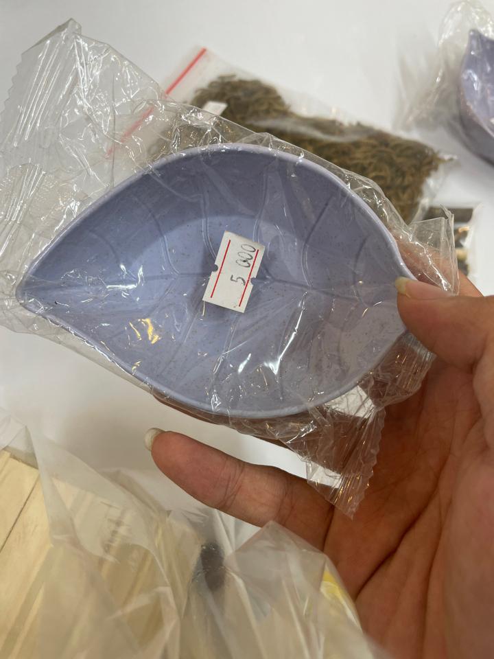 Chén ăn nhựa thường-duoc-ban-tai-Gạo Pet Shop