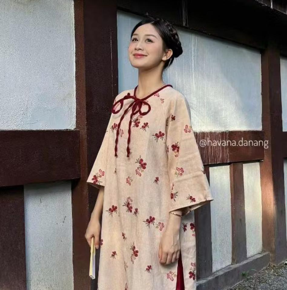 ĐỎ - AD Tử Kỳ nhung chéo thêu hoa-duoc-ban-tai-MICHIDO - CHO THUÊ VÁY ĐẦM XINH