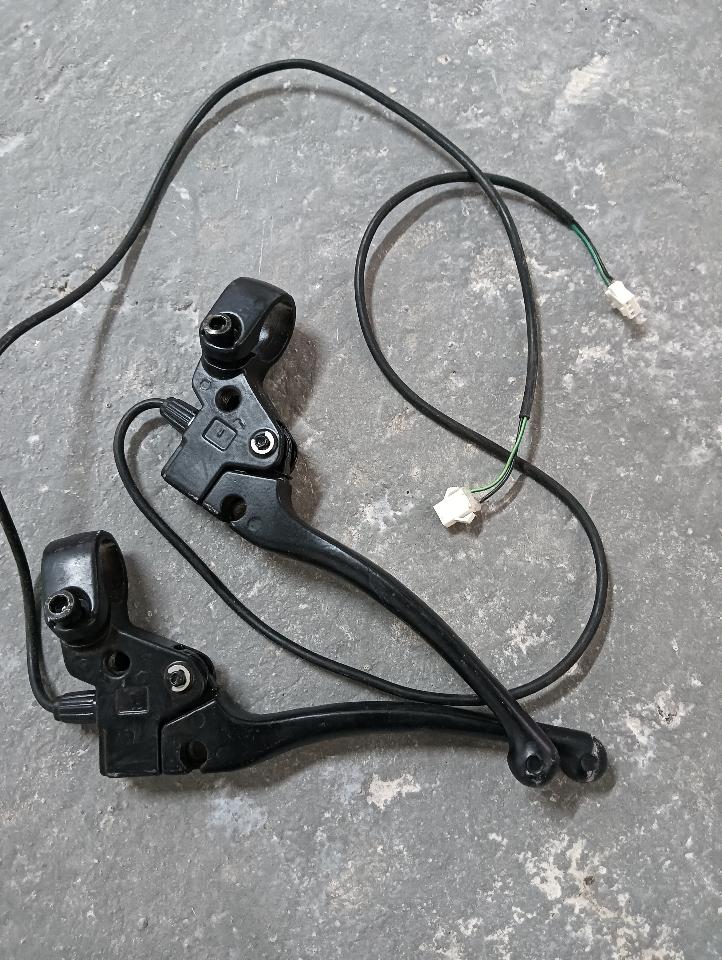 Cùm thắng arena xbull lẻ-duoc-ban-tai-xe điện , xe đạp phụ tùng sỉ