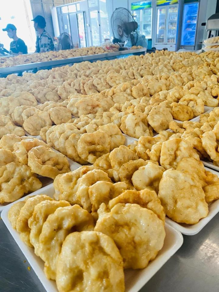Chả mực giã tay-duoc-ban-tai-Trang Anh Food