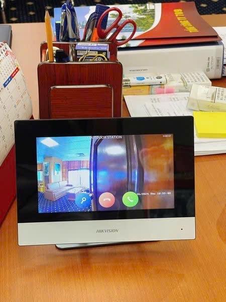 Màn hình chuông hình Hikvision 10inch DS-KH8520-WTE1 -duoc-ban-tai-HDC SMARTHOME