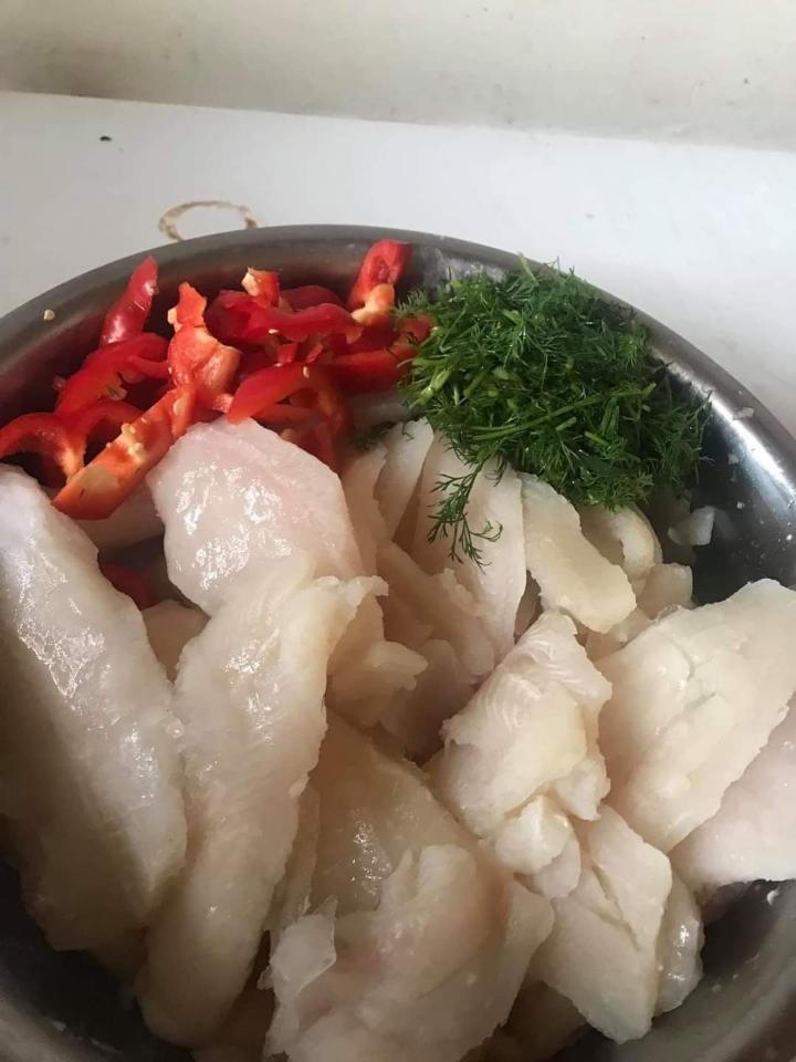Xúc xích cá basa-duoc-ban-tai-Máy Tổng