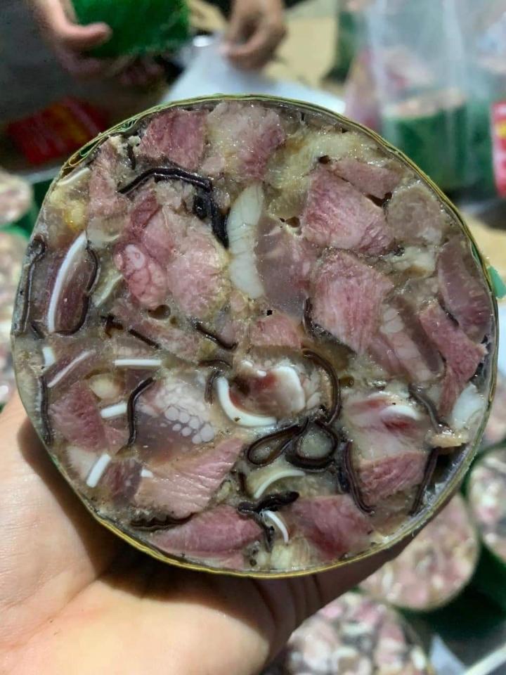 Giò xào Bóng Xanh-duoc-ban-tai-Máy Tổng