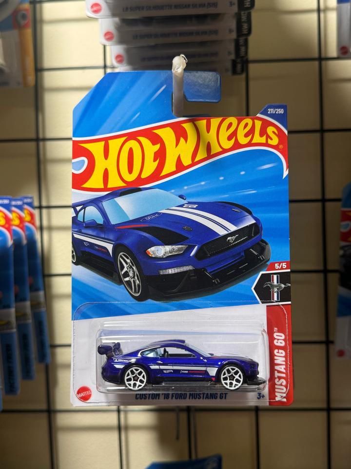 Custom 18 Ford Mustang GT-duoc-ban-tai-GoldenWheels