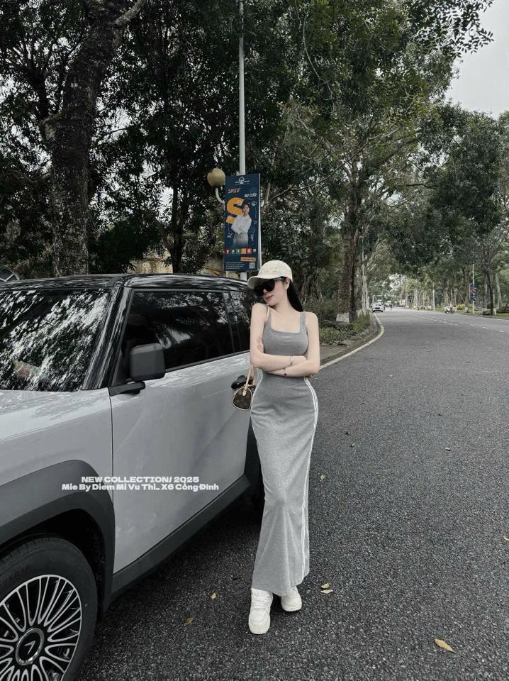 Váy body dài phối sọc-duoc-ban-tai-Tiến Loan Studio