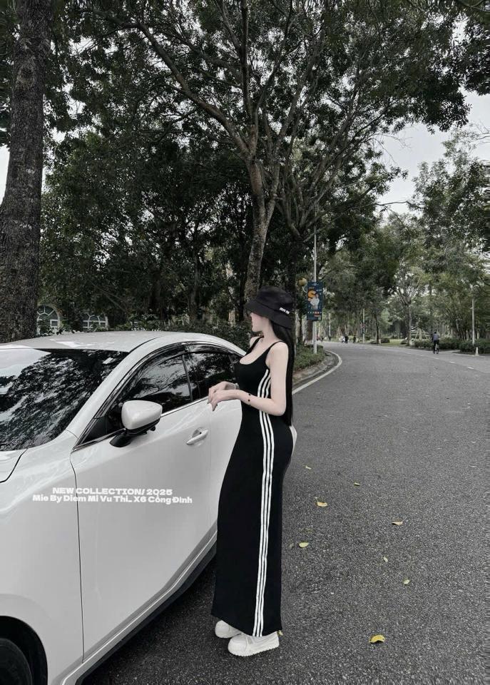 Váy body dài phối sọc-duoc-ban-tai-Tiến Loan Studio