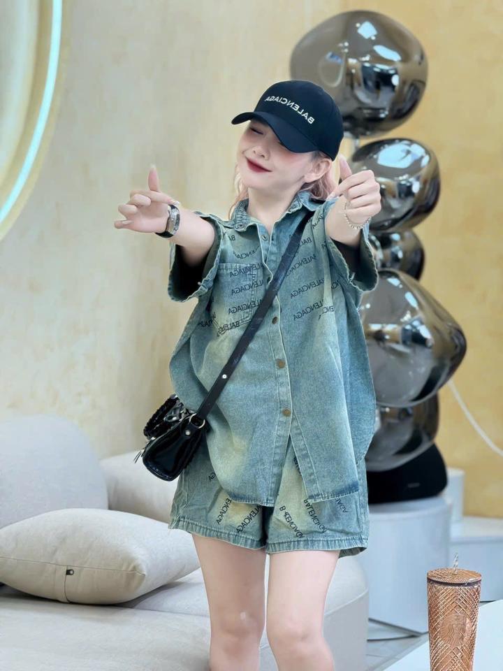 Sét bò Balenciaga-duoc-ban-tai-Tiến Loan Studio