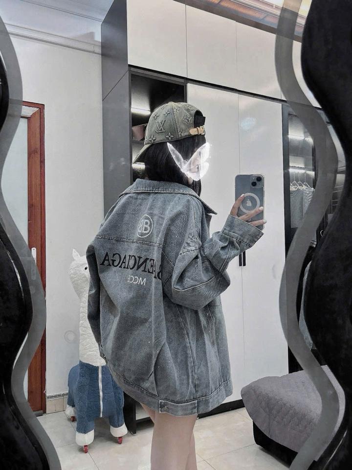 Balenciaga thêu lưng-duoc-ban-tai-Tiến Loan Studio