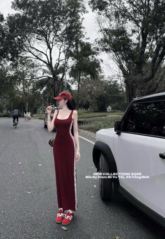 Váy body dài phối sọc-duoc-ban-tai-Tiến Loan Studio
