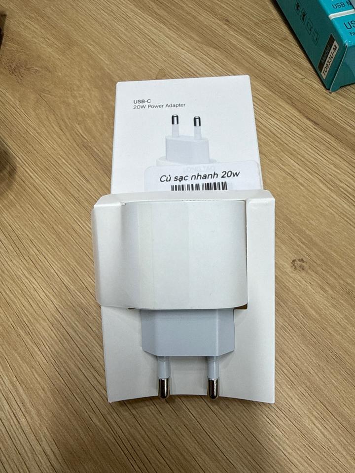 Củ sạc nhanh ip 20w-duoc-ban-tai-Long Táo 132 Hai Bà Trưng ,Đồng Hới