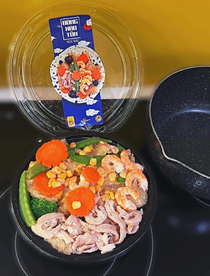 Bóng xào ngũ sắc, Tôm tươi-duoc-ban-tai-Bếp mẹ C.H.A.N.H - Món Ngon Hải Phòng