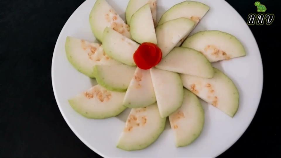Trái cây ổi-duoc-ban-tai-Góc Nhỏ Cafe