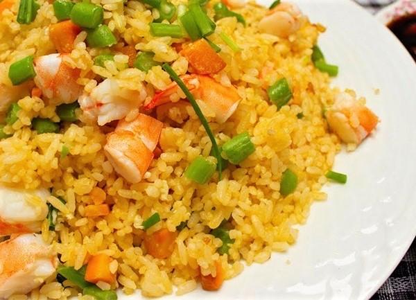 Cơm rang-duoc-ban-tai-YẾN HẢI SẢN 292 ĐẠI LỘ TÂN TRÀO-TUYÊN QUANG