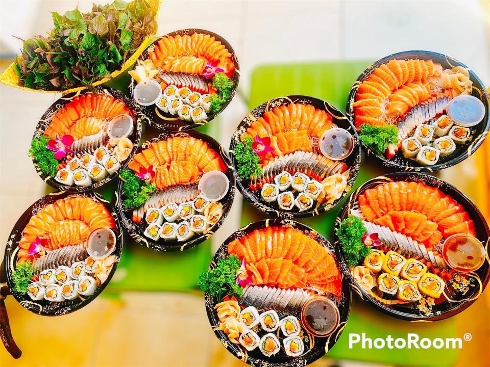 Sashimi-duoc-ban-tai-YẾN HẢI SẢN 292 ĐẠI LỘ TÂN TRÀO-TUYÊN QUANG