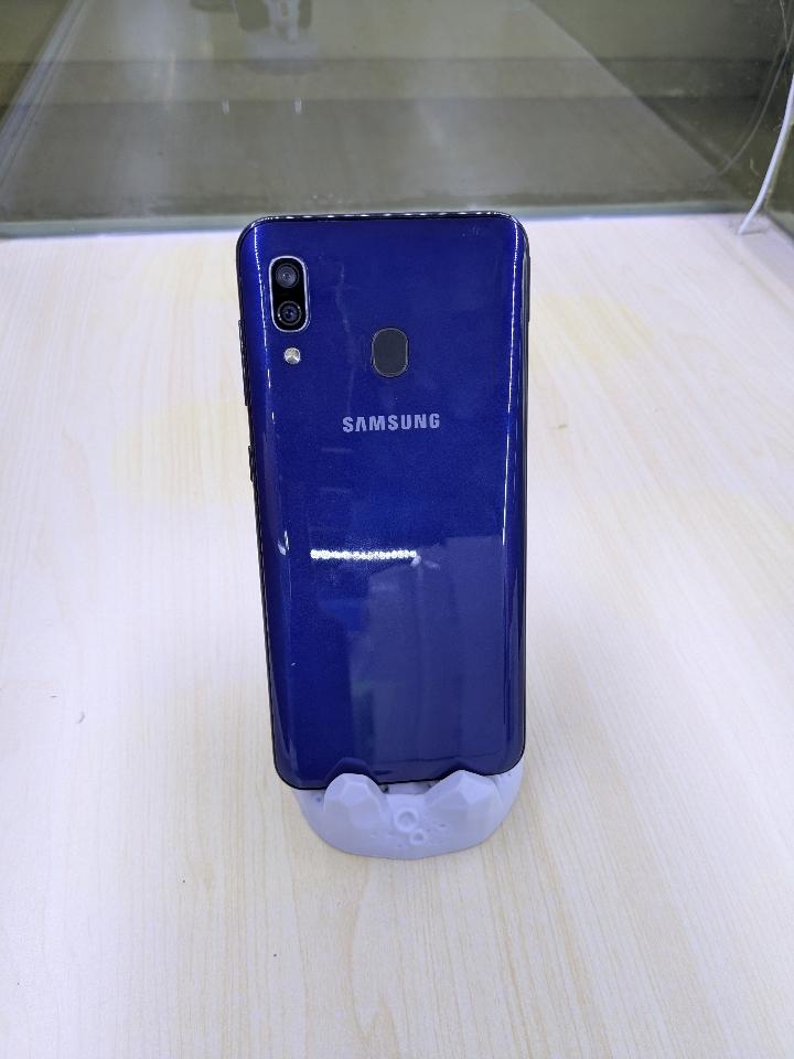Samsung A20-duoc-ban-tai-LongMobile
