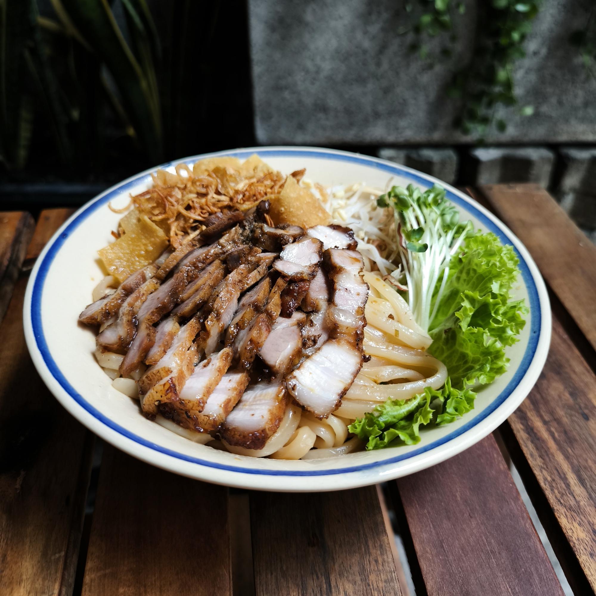 CAO LẦU THỊT NƯỚNG - Grilled pork cao lau-duoc-ban-tai-Cô ba Ân - Cao lầu Hội An