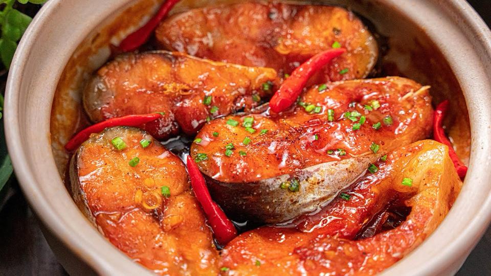 Cơm Cá Hú Kho Tộ + Đồ Xào + Canh -duoc-ban-tai-Cơm Gà Sốt Bát Vị