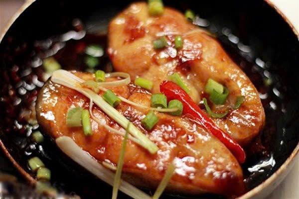 Cơm Cá Hú Kho Tộ + Đồ Xào + Canh -duoc-ban-tai-Cơm Gà Sốt Bát Vị