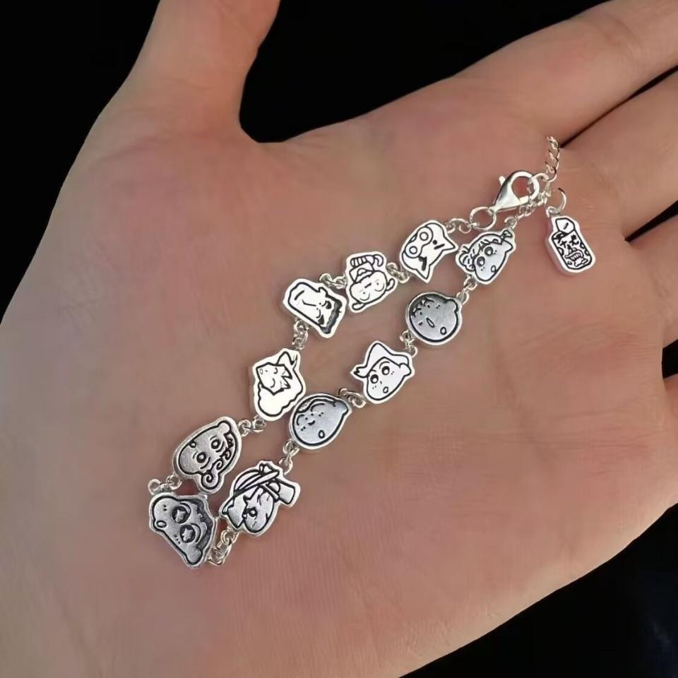 Vòng đeo tay cu Sin, mã V76
Sỉ 75k/10 cái-duoc-ban-tai-Kho Sỉ Phụ Kiện Sipuki