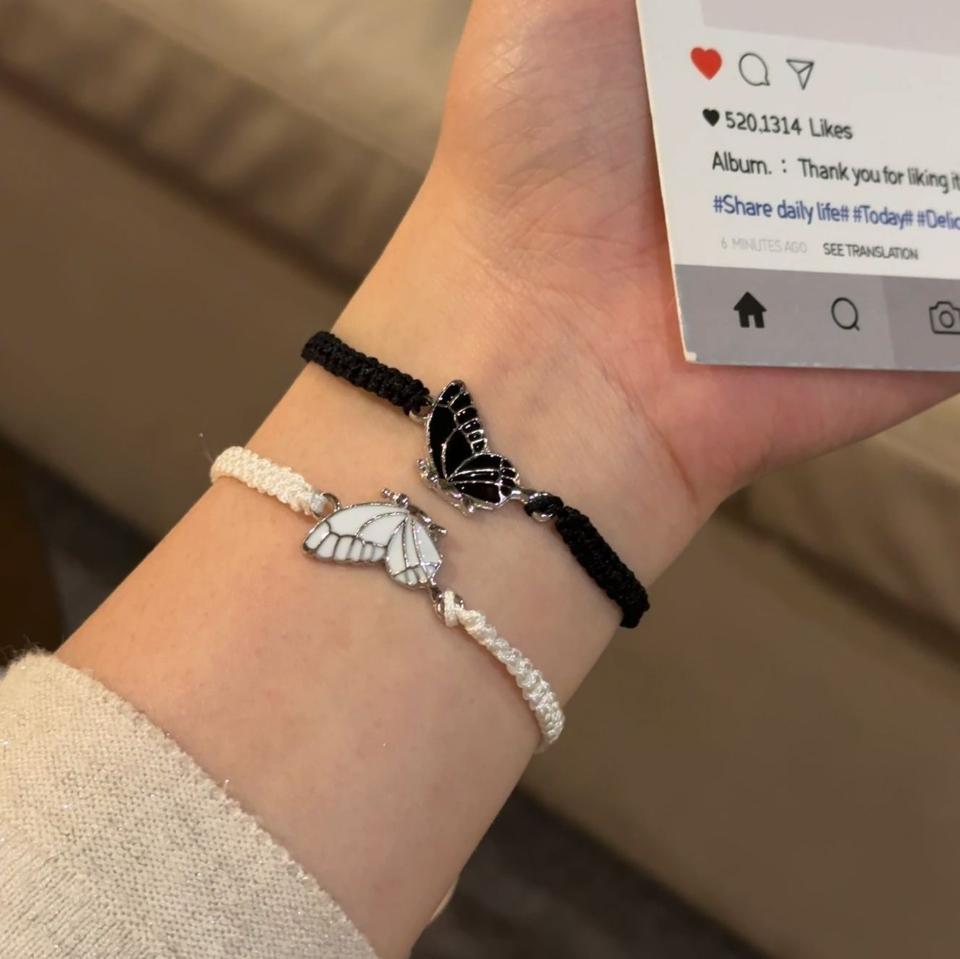 Vòng đeo tay đôi bướm 2 màu, mã V44
Sỉ 68k/10 cái-duoc-ban-tai-Kho Sỉ Phụ Kiện Sipuki