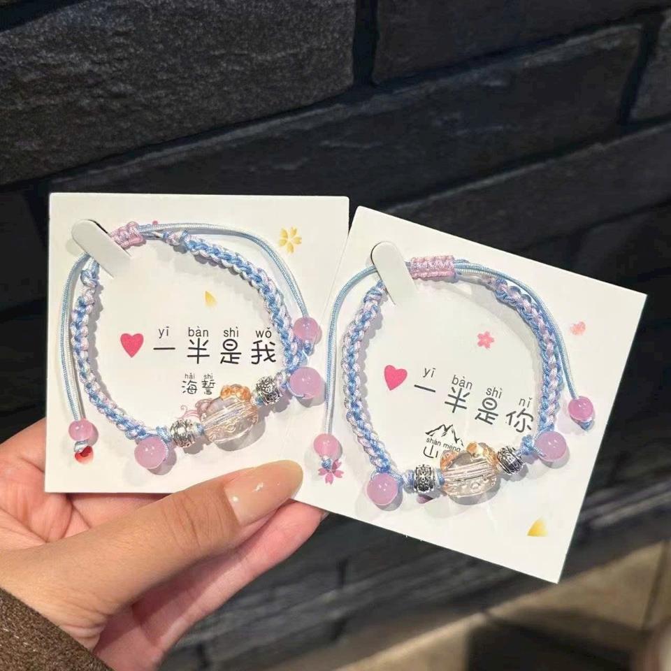 Vòng đeo tay hello kitty, mã V67
Sỉ 68k/10 cái-duoc-ban-tai-Kho Sỉ Phụ Kiện Sipuki