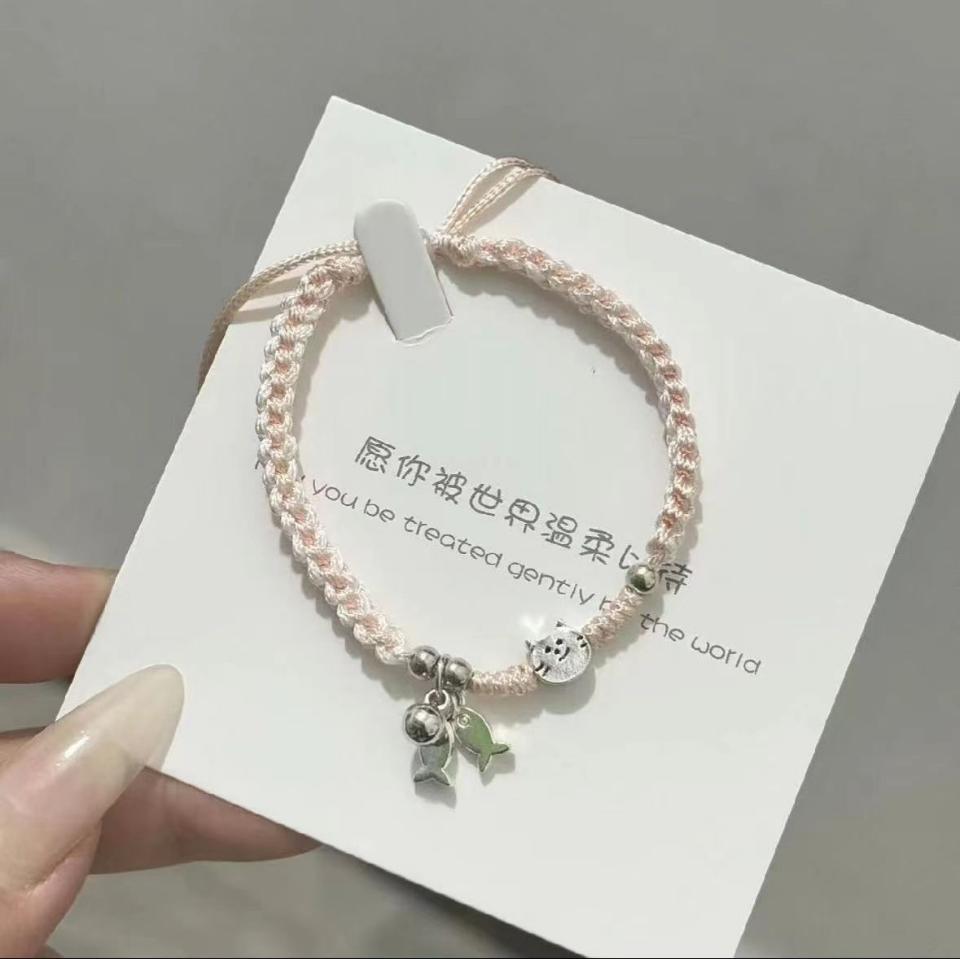 Vòng đeo tay cá mèo xanh hồng, mã V214
Sỉ 68k/10 cái-duoc-ban-tai-Kho Sỉ Phụ Kiện Sipuki