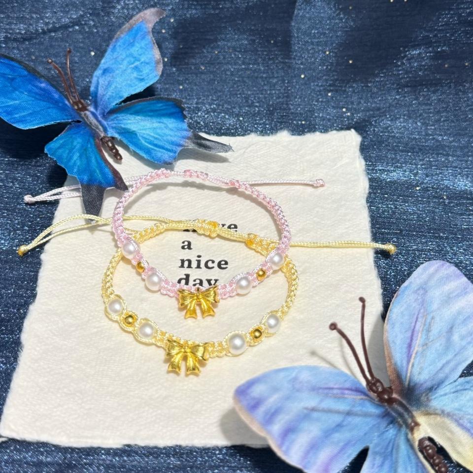 Vòng đeo tay nơ vàng 2 màu, mã V76
Sỉ 68k/10 cái -duoc-ban-tai-Kho Sỉ Phụ Kiện Sipuki