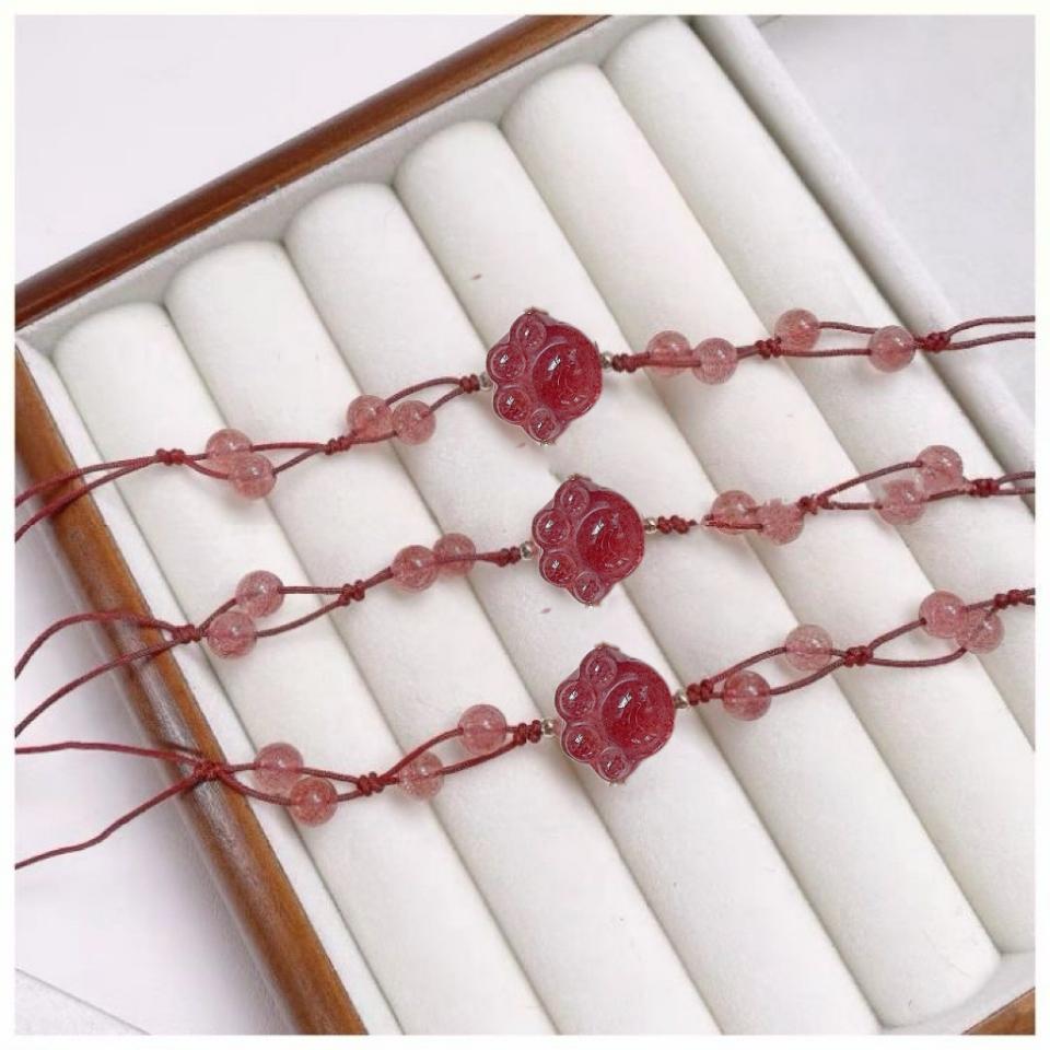 Vòng đeo tay chân mèo đỏ đô kết hạt, mã V211
Sỉ 68k/10 cái-duoc-ban-tai-Kho Sỉ Phụ Kiện Sipuki