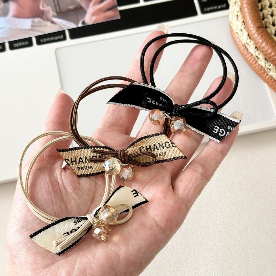 Cột tóc nơ 2 hạt, mã C71
Sỉ 19k/10 cái-duoc-ban-tai-Kho Sỉ Phụ Kiện Sipuki