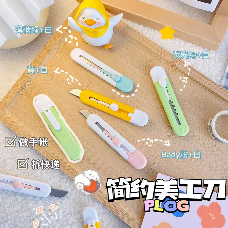 Dao rọc giấy dài có kẹp lưng đủ màu sắc, mã 792
Sỉ 3.5k-duoc-ban-tai-Kho Sỉ Phụ Kiện Sipuki