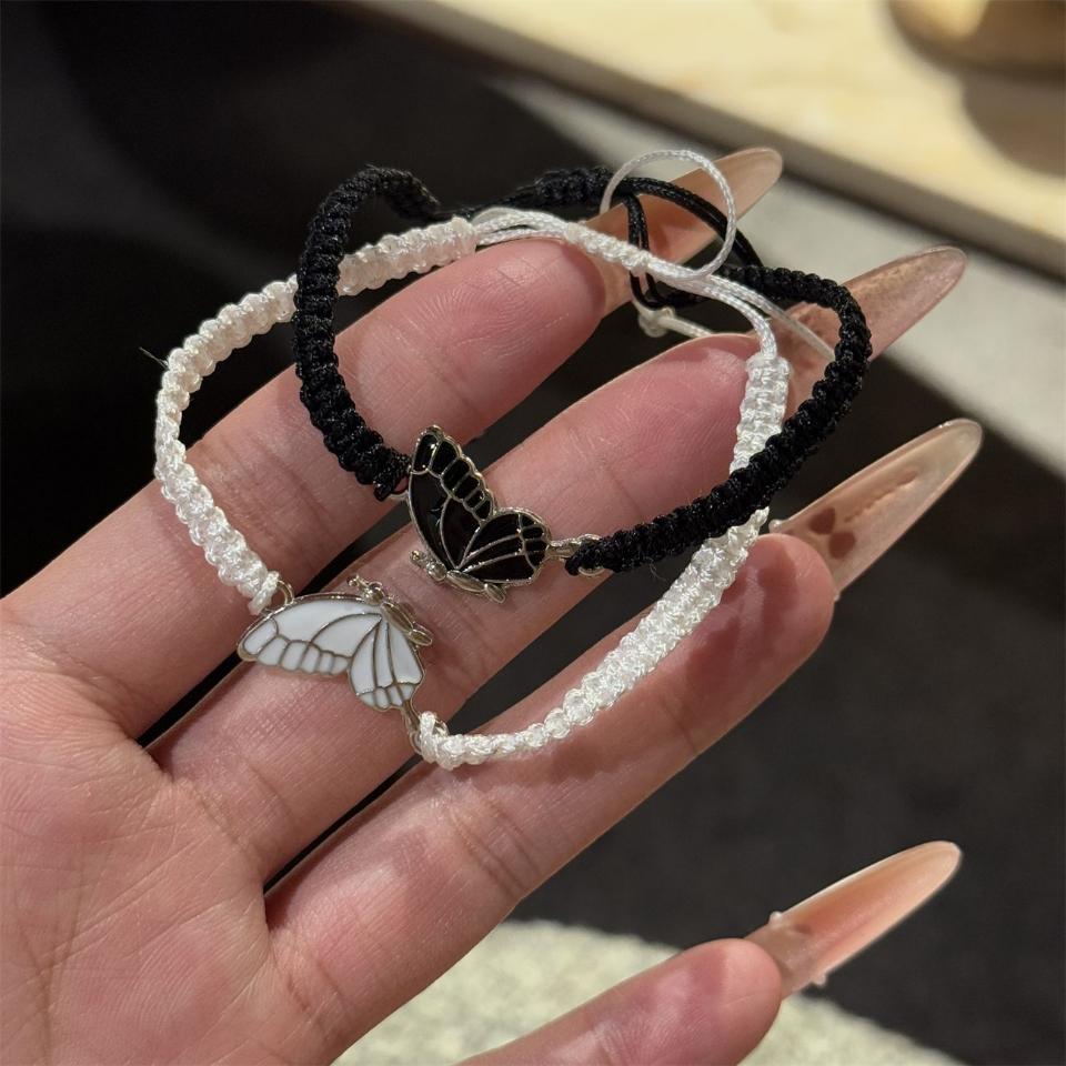 Vòng đeo tay đôi bướm 2 màu, mã V44
Sỉ 68k/10 cái-duoc-ban-tai-Kho Sỉ Phụ Kiện Sipuki