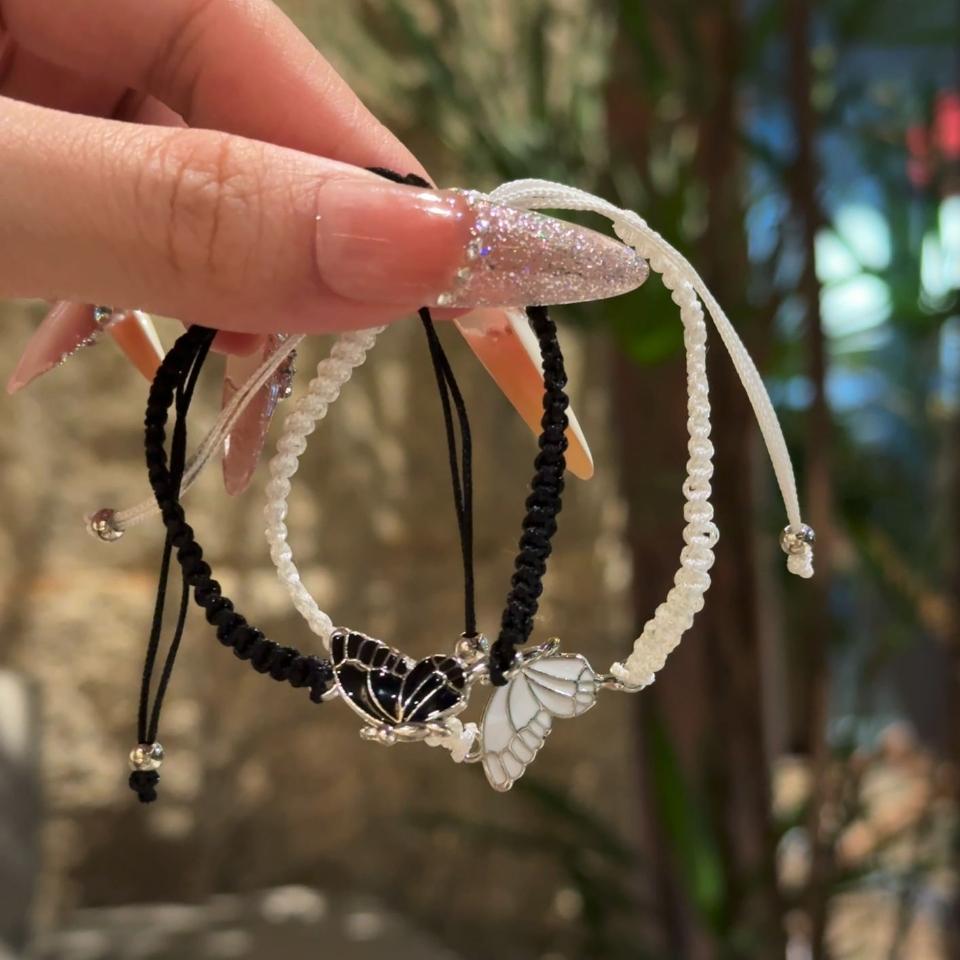 Vòng đeo tay đôi bướm 2 màu, mã V44
Sỉ 68k/10 cái-duoc-ban-tai-Kho Sỉ Phụ Kiện Sipuki