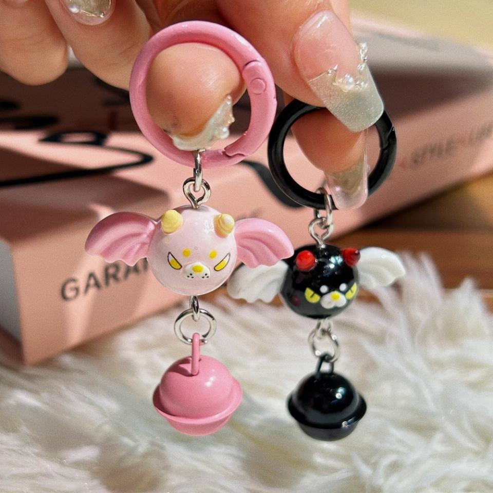 Móc khóa dơi 2 màu, mã K09
Sỉ 62k/10 cái-duoc-ban-tai-Kho Sỉ Phụ Kiện Sipuki