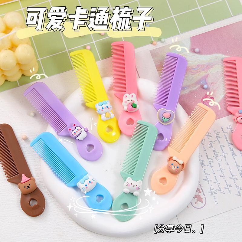 Lược mini tiện ích nhiều màu gắn charm, mã 786
Sỉ 29k/10 cái -duoc-ban-tai-Kho Sỉ Phụ Kiện Sipuki